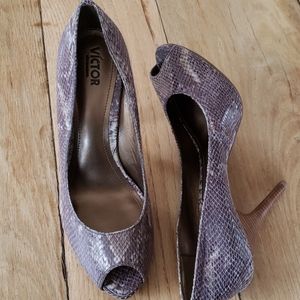 Victor Alfaro 8.5 heels